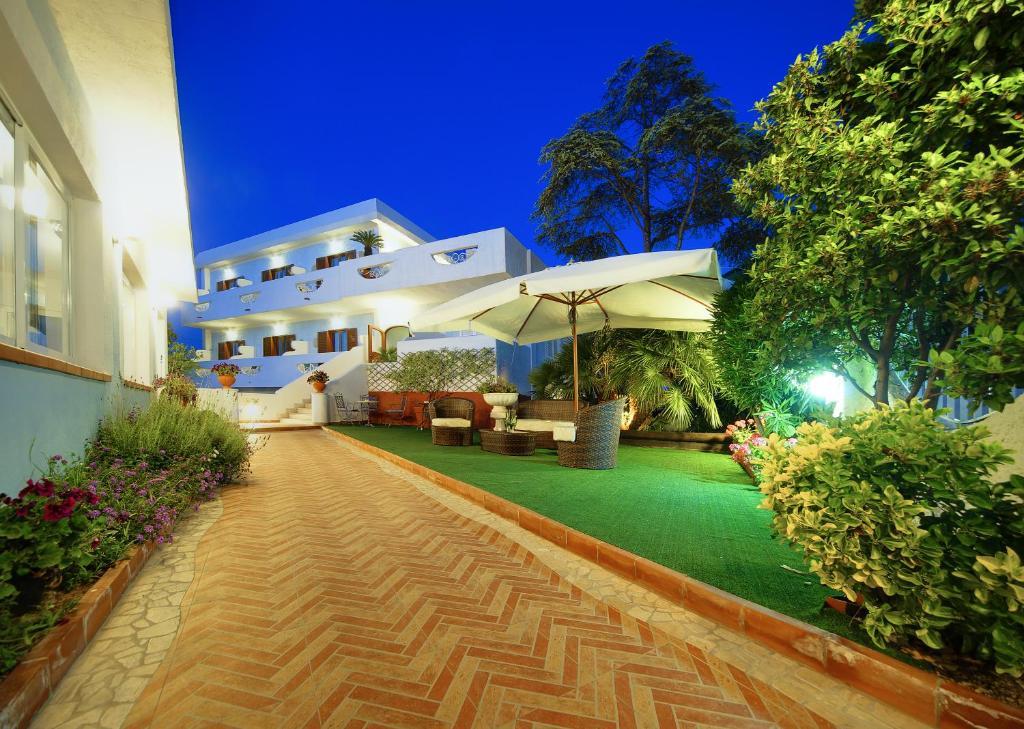 Iris Hotel Forio  Bagian luar foto