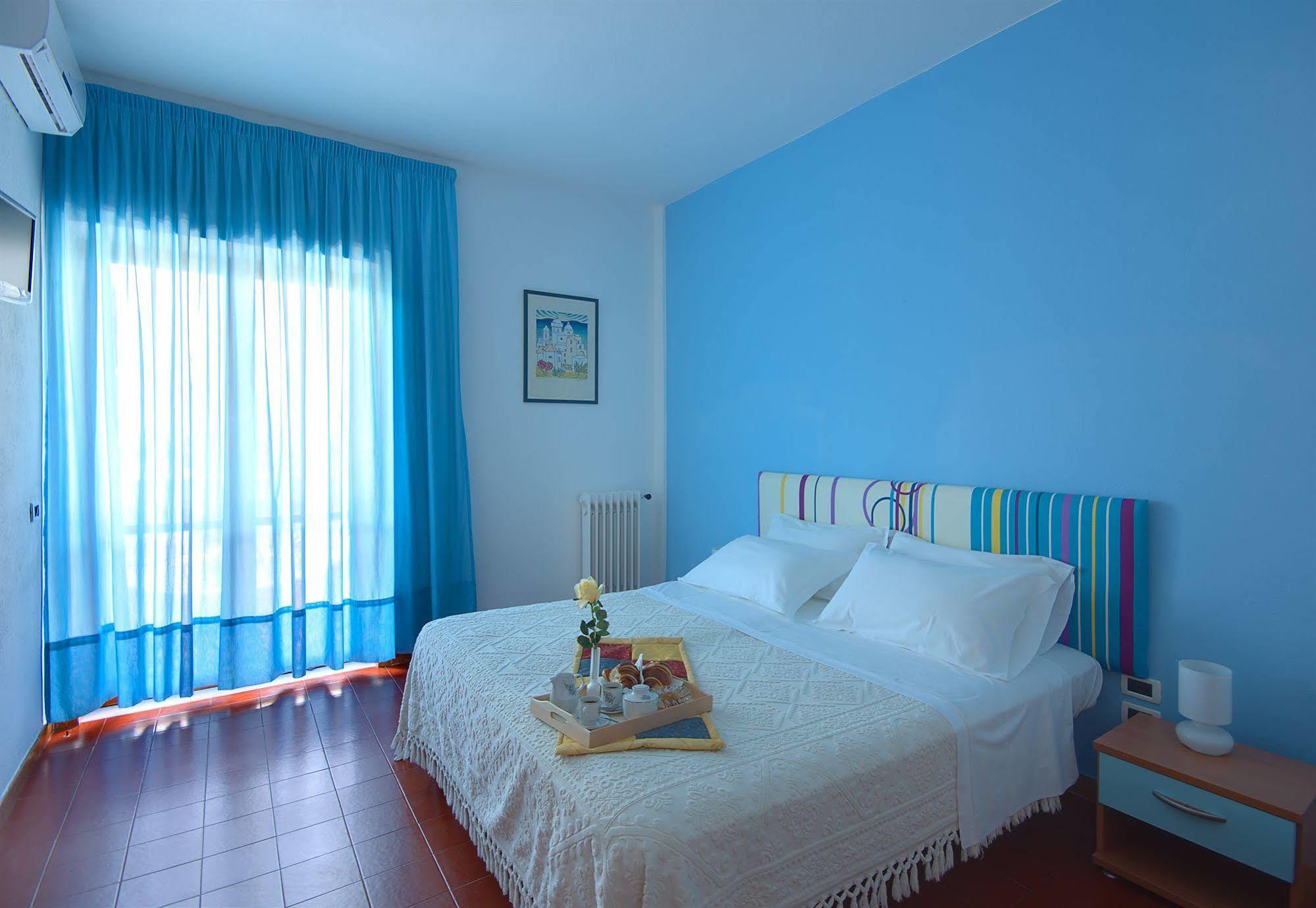 Iris Hotel Forio  Bagian luar foto