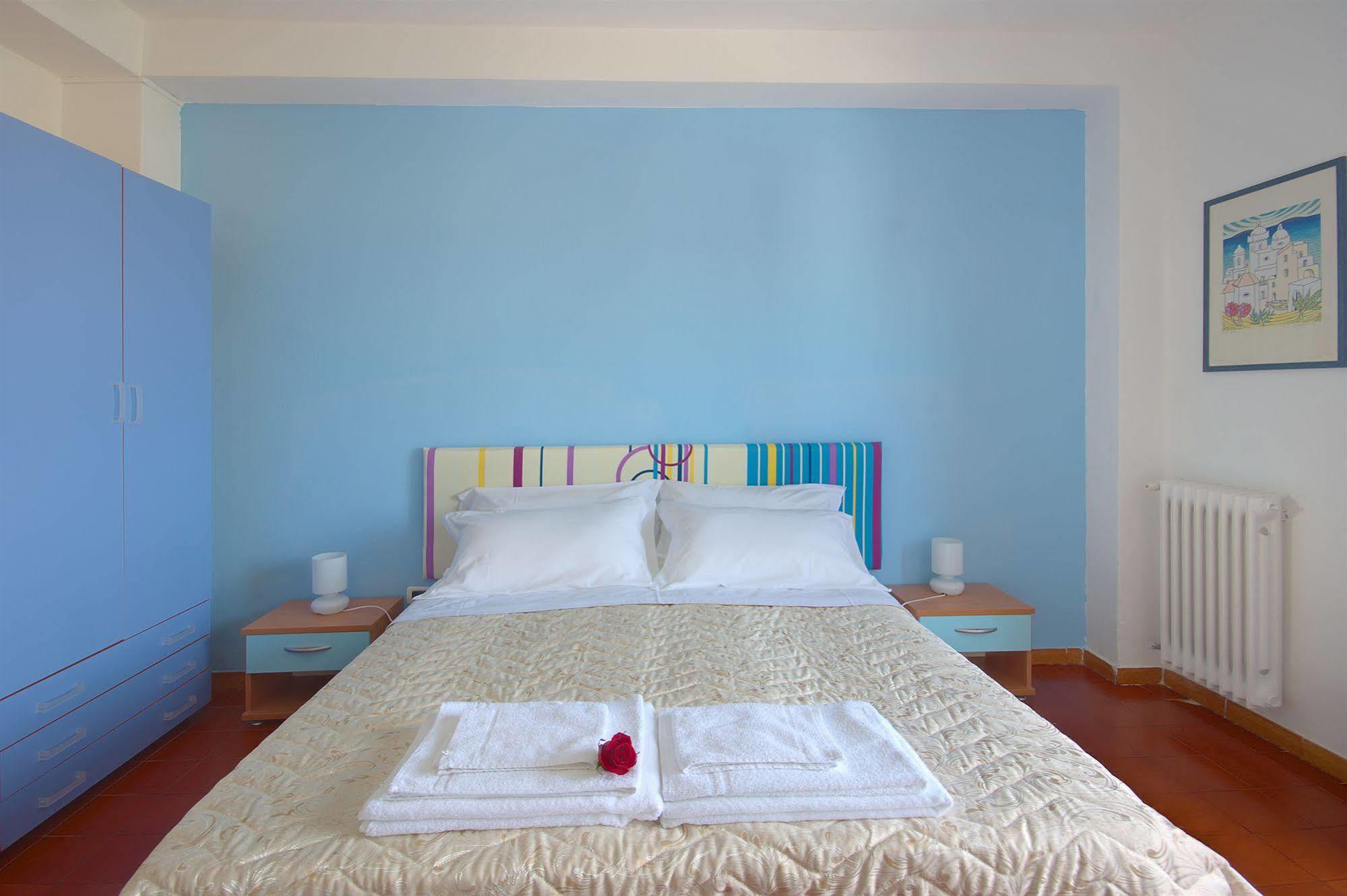 Iris Hotel Forio  Bagian luar foto