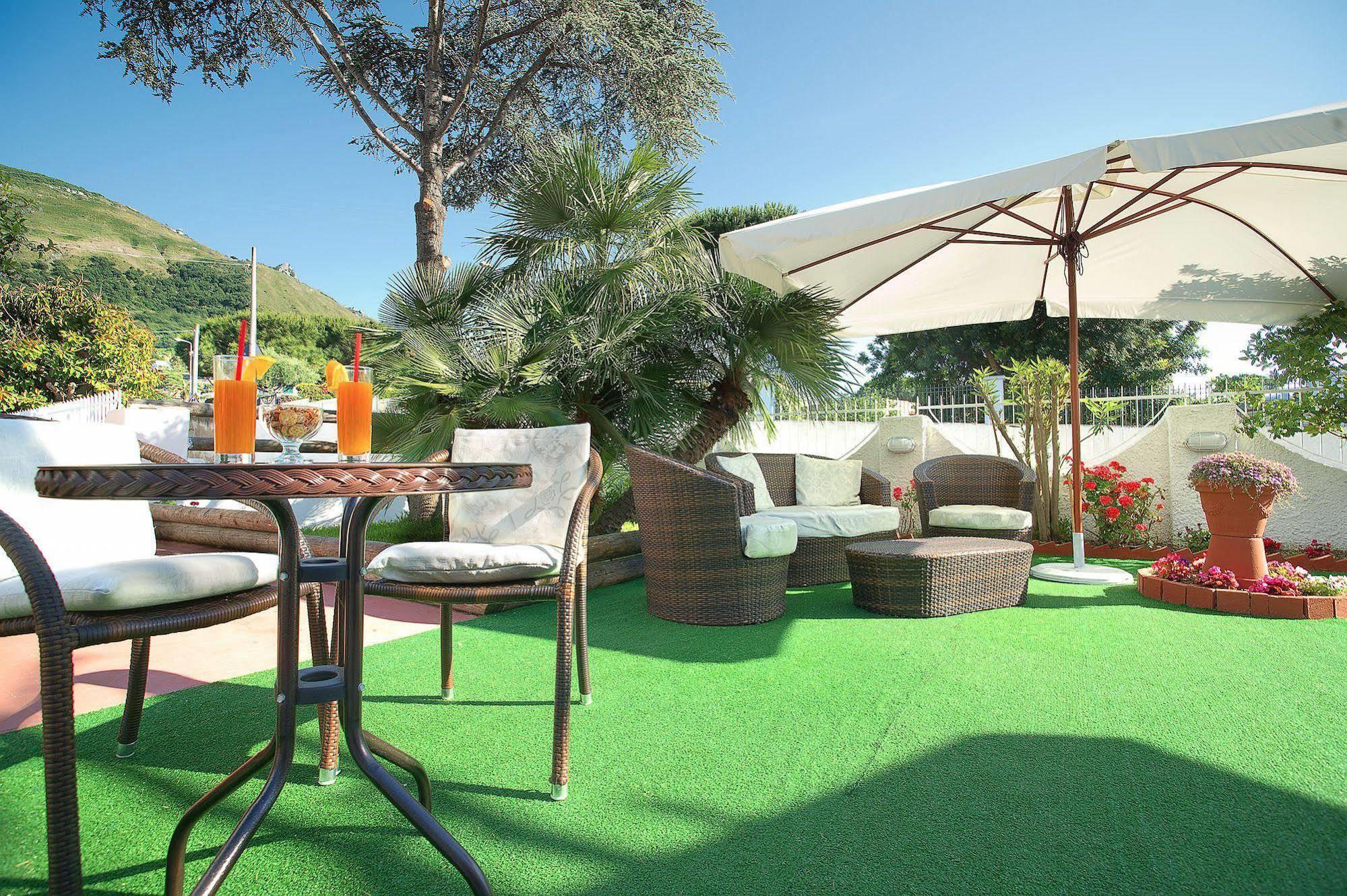 Iris Hotel Forio  Bagian luar foto